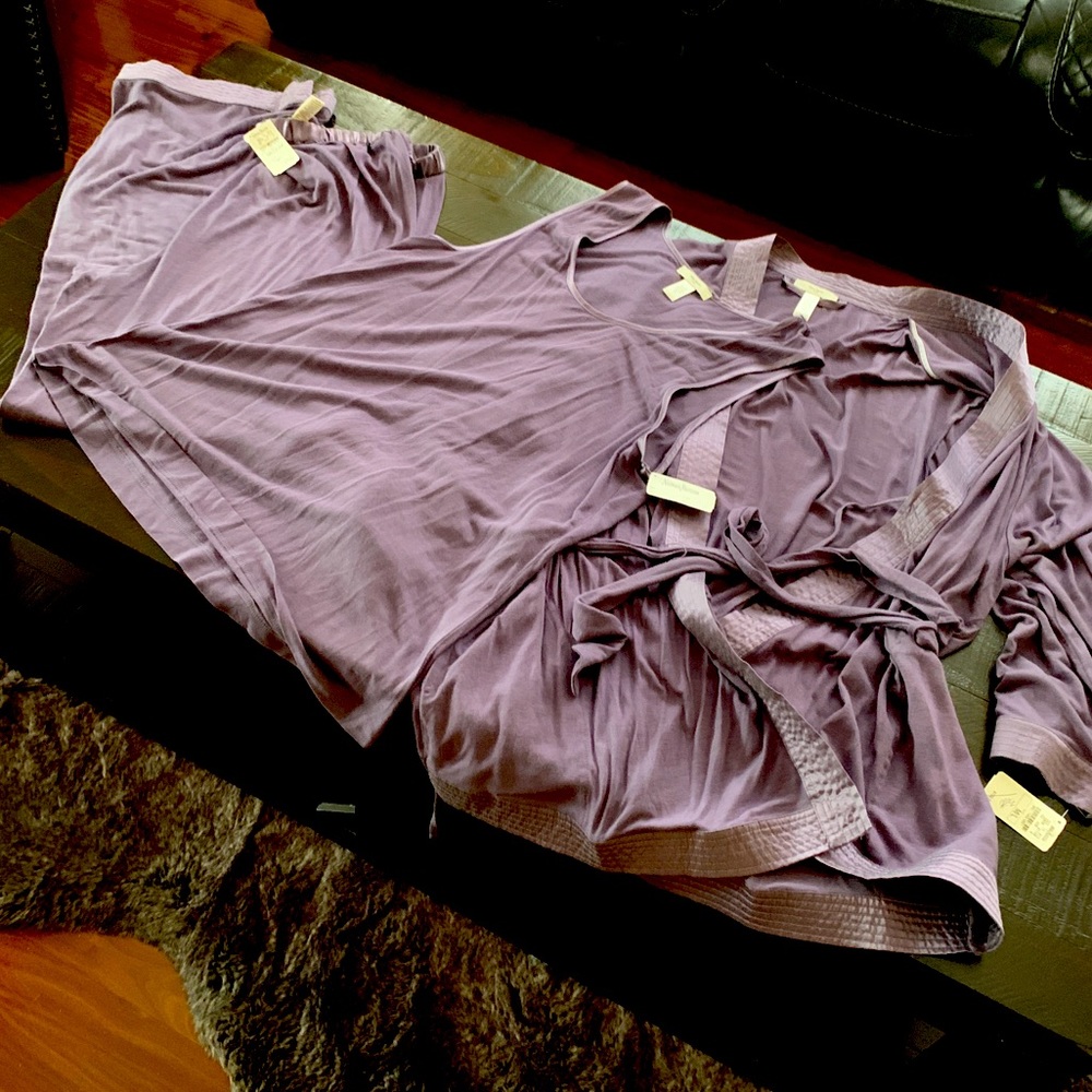 NWT VERA WANG Luxe Neiman Marcus 3 pieces PJ and robe set purple NEW